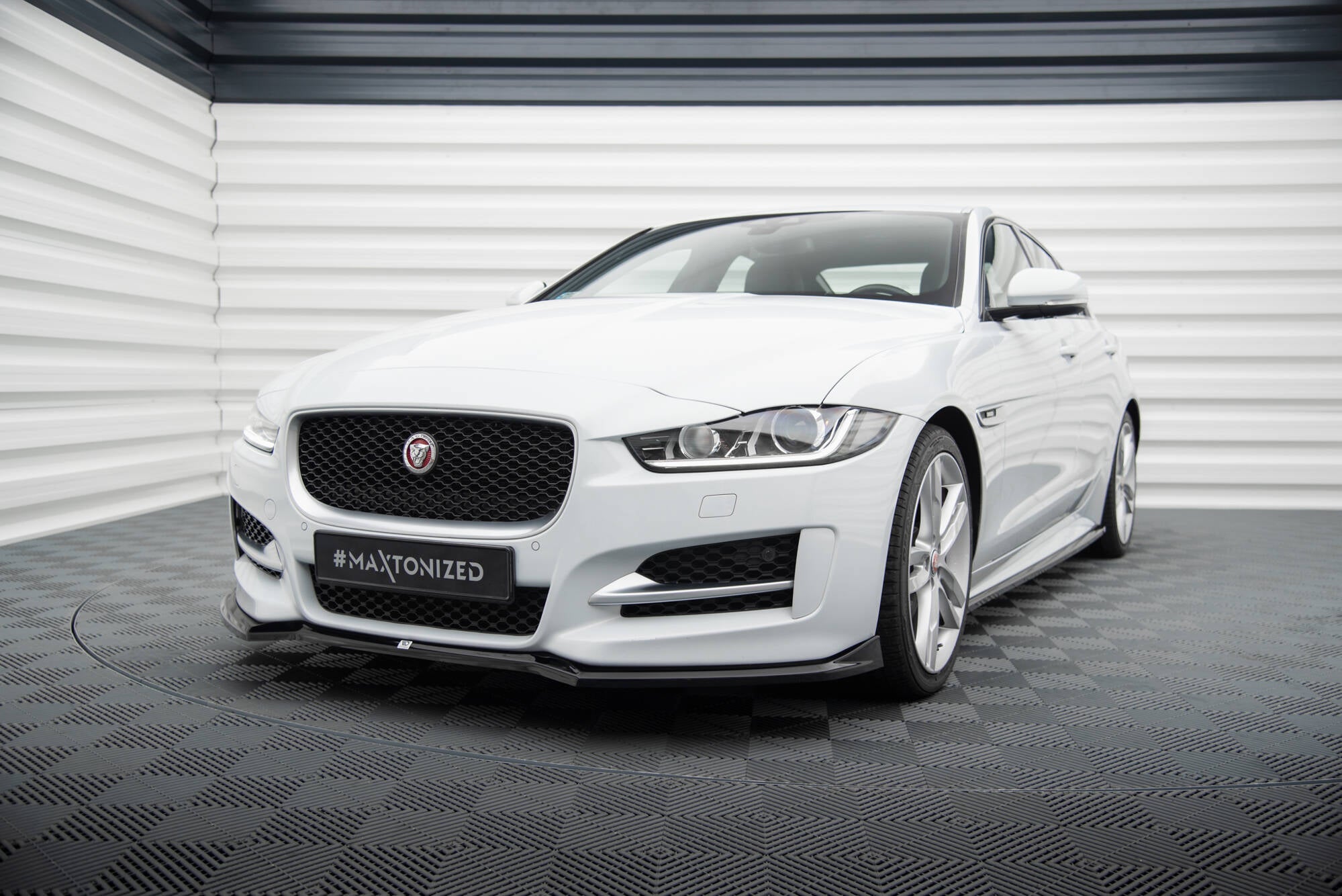 Maxton Splitter - Jaguar XE Mk1 [2015-]