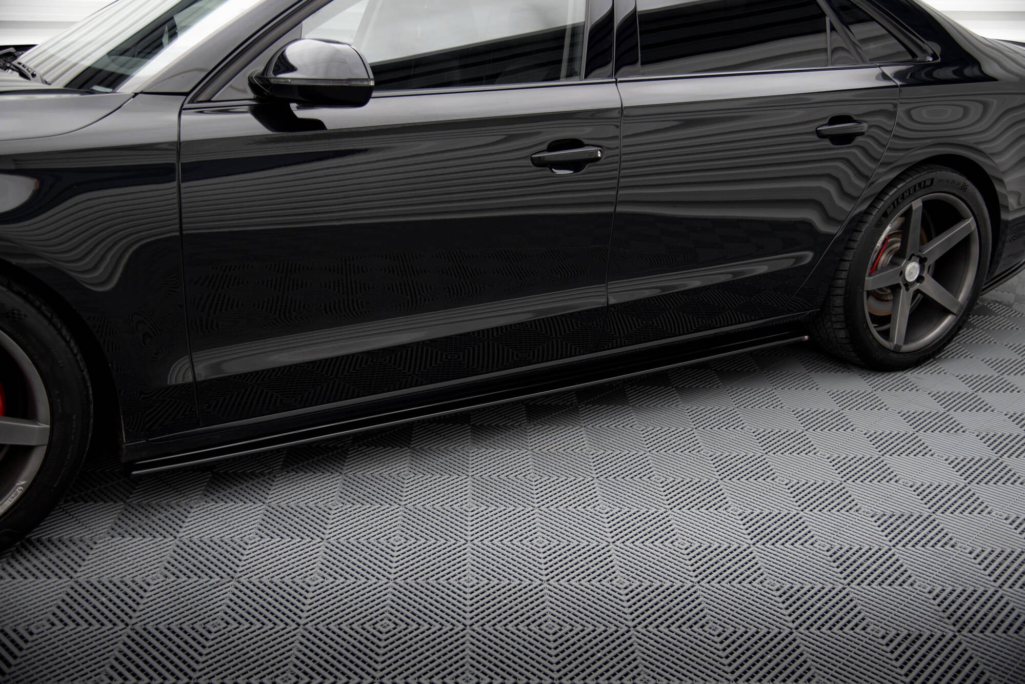 Maxton Side Skirts - Audi A8 D4