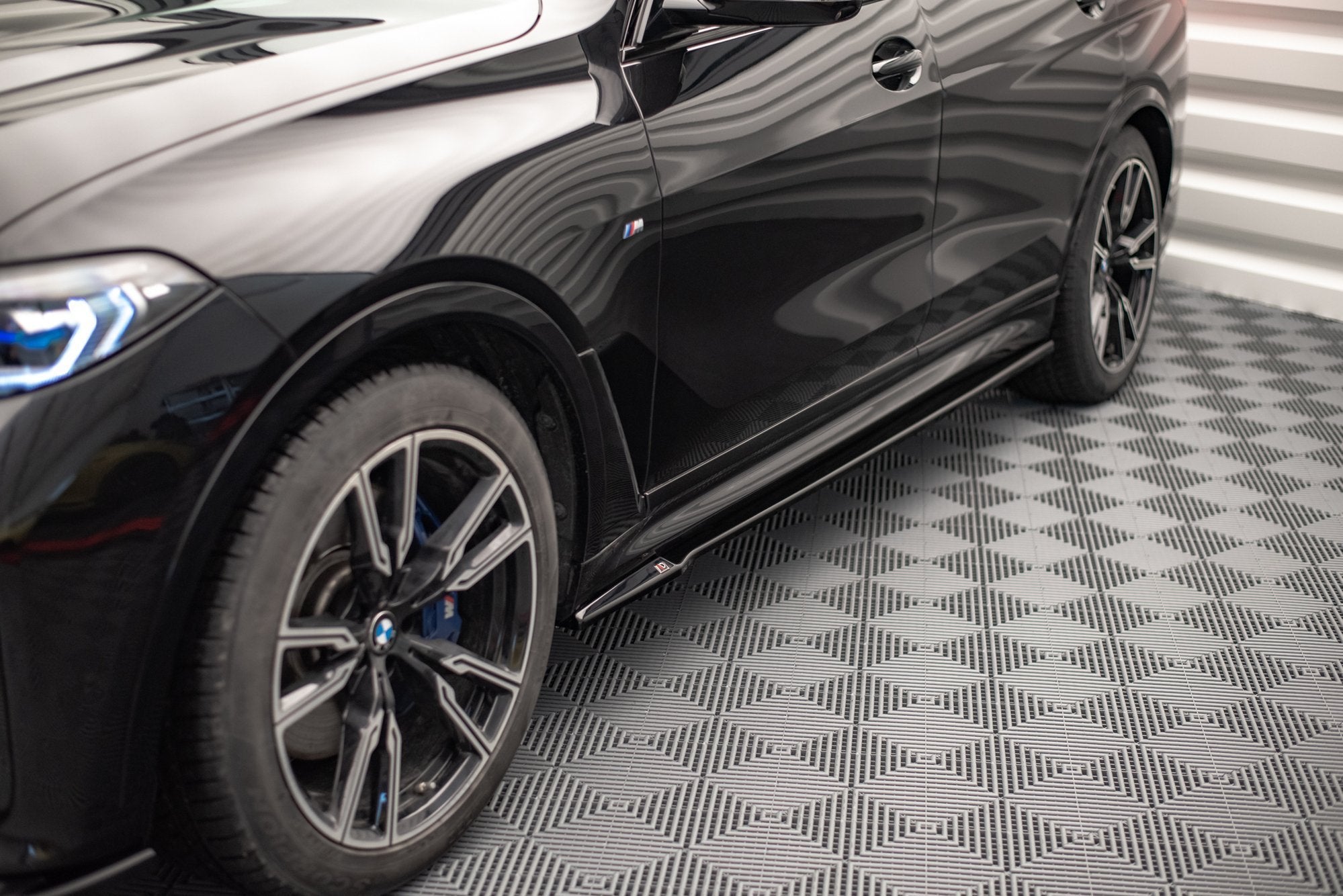 Maxton Side Skirts - BMW X7 G07