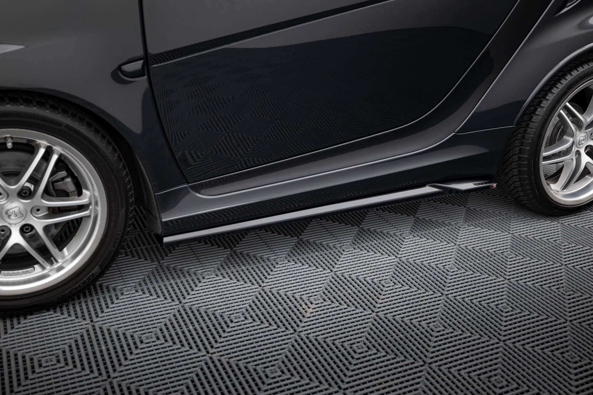 Maxton Side Skirts - Brabus Smart Fortwo
