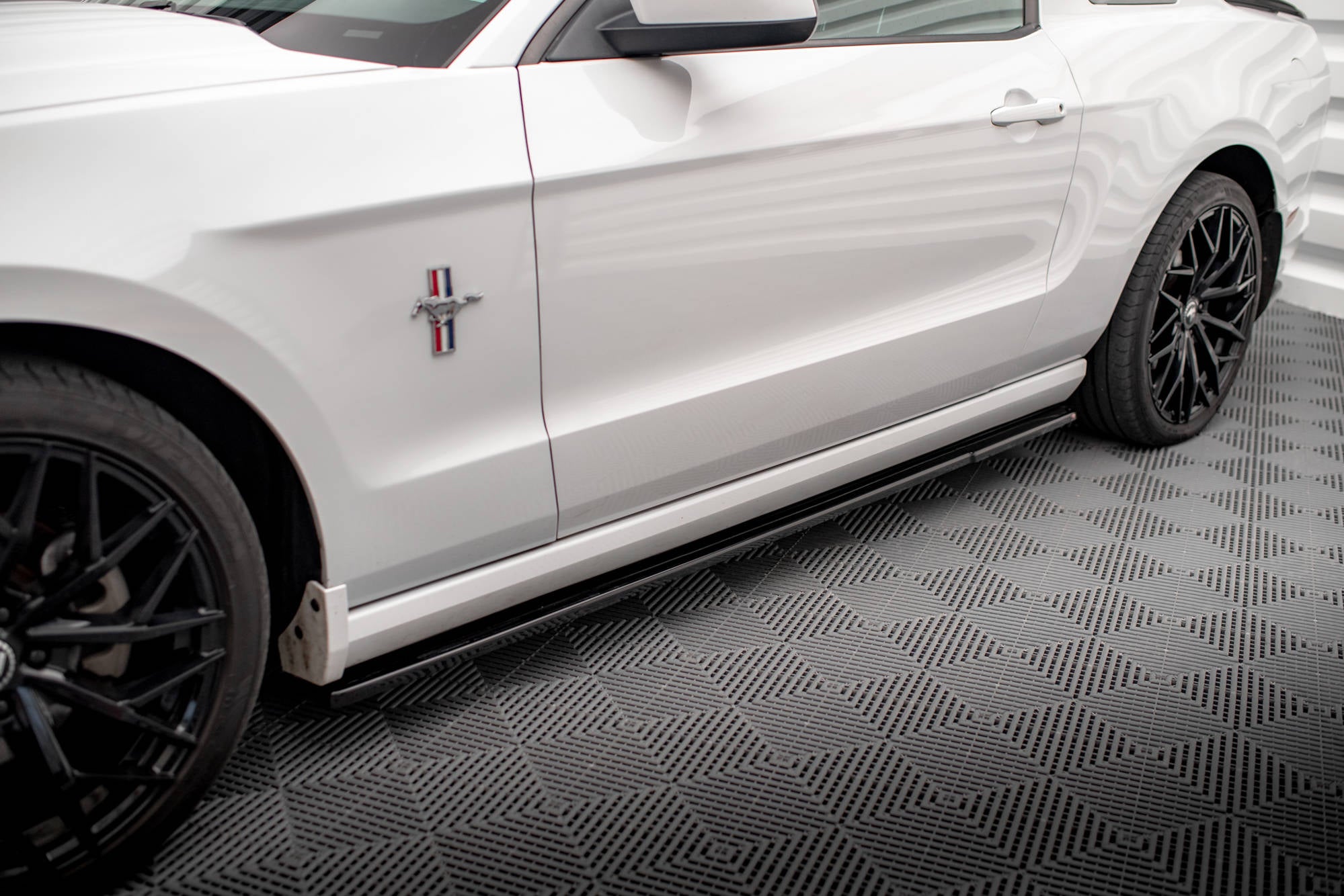 Maxton Side Skirts - Ford Mustang Mk5 Facelift [2009-2014]