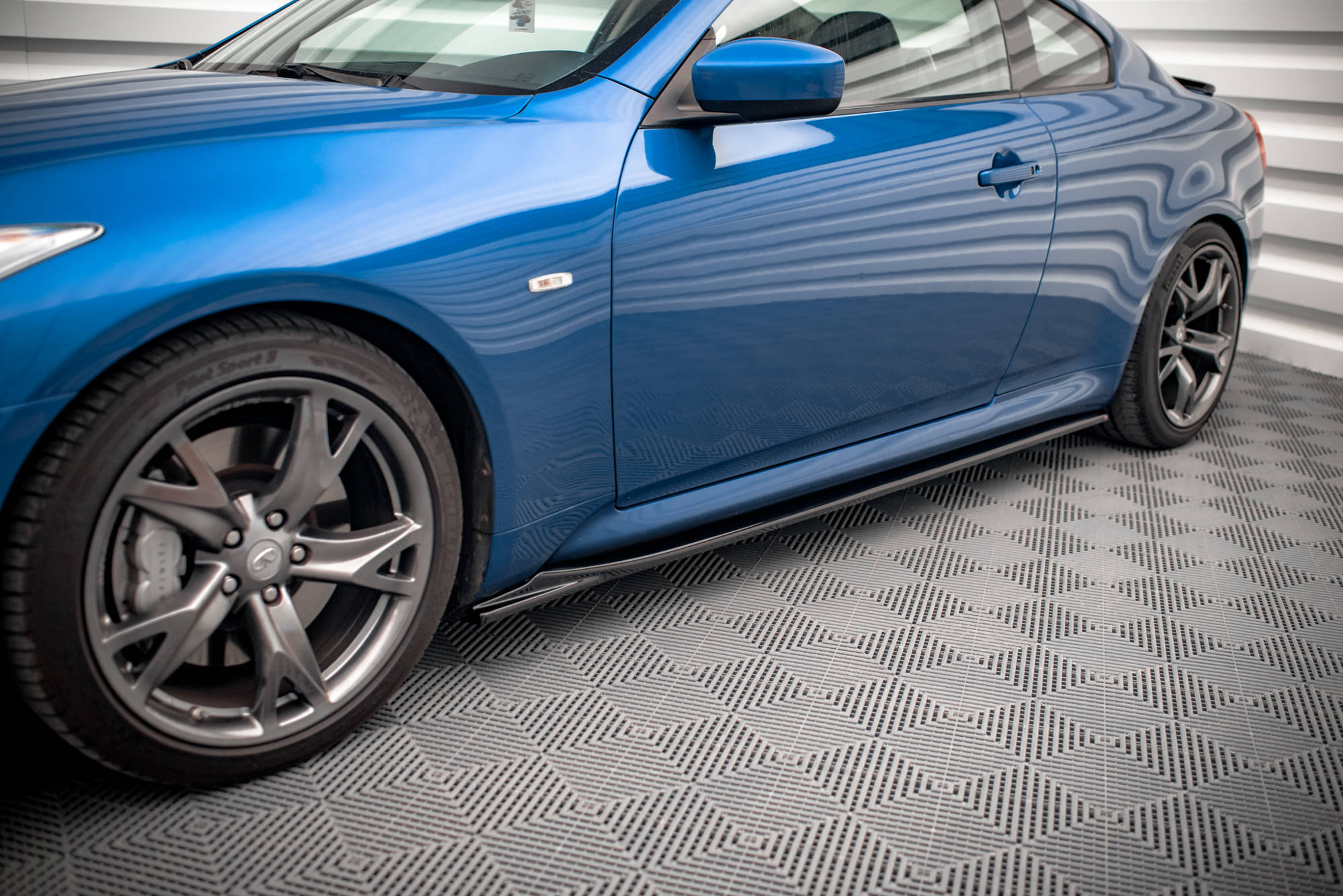 Maxton Side Skirts - Infiniti G37