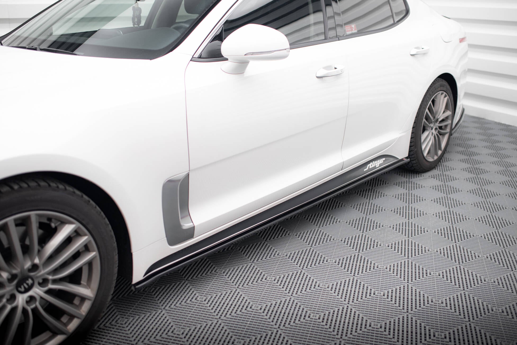 Maxton Side Skirts - Kia Stinger GT