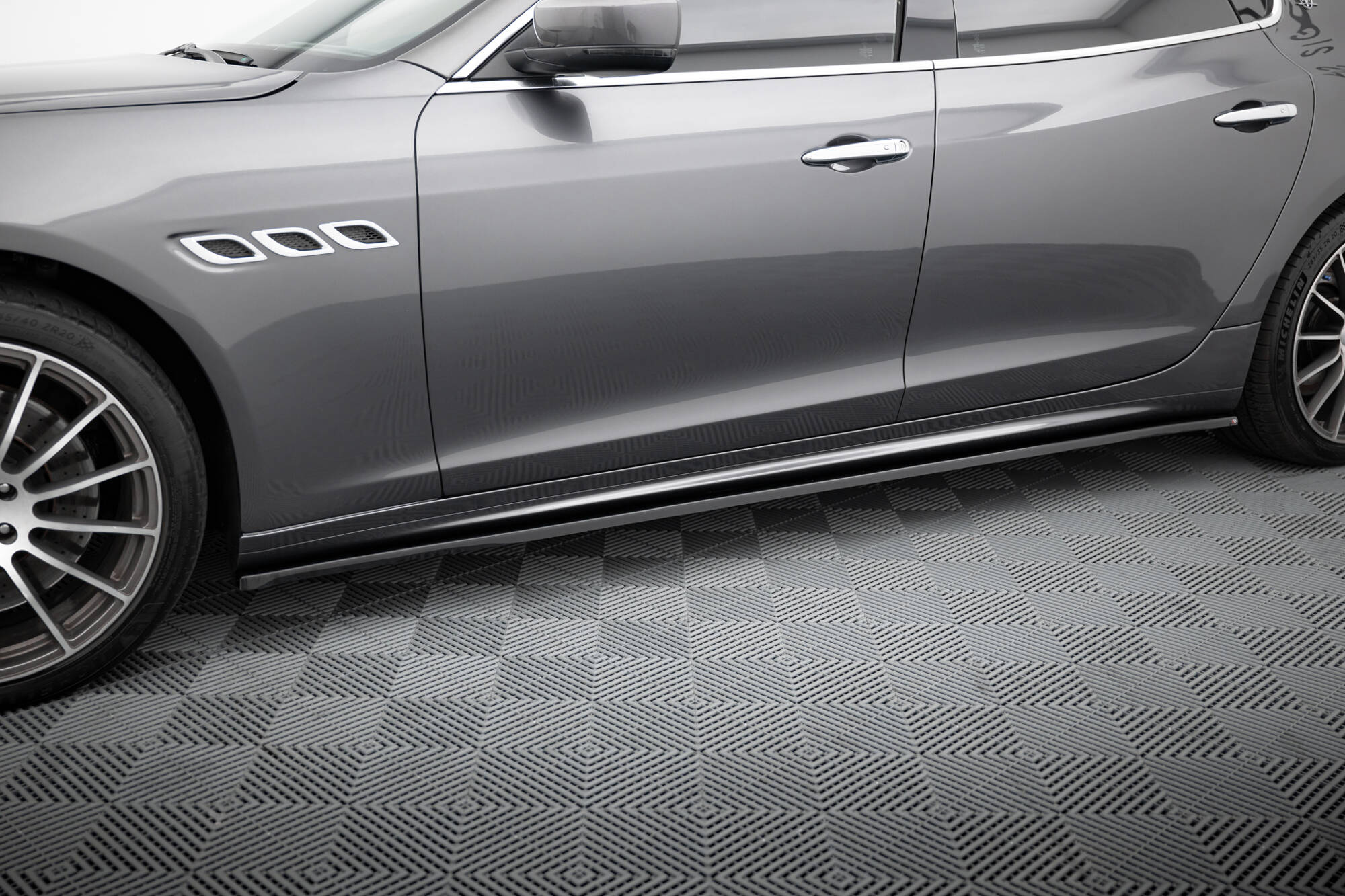 Maxton Side Skirts - Maserati Quattroporte MK6