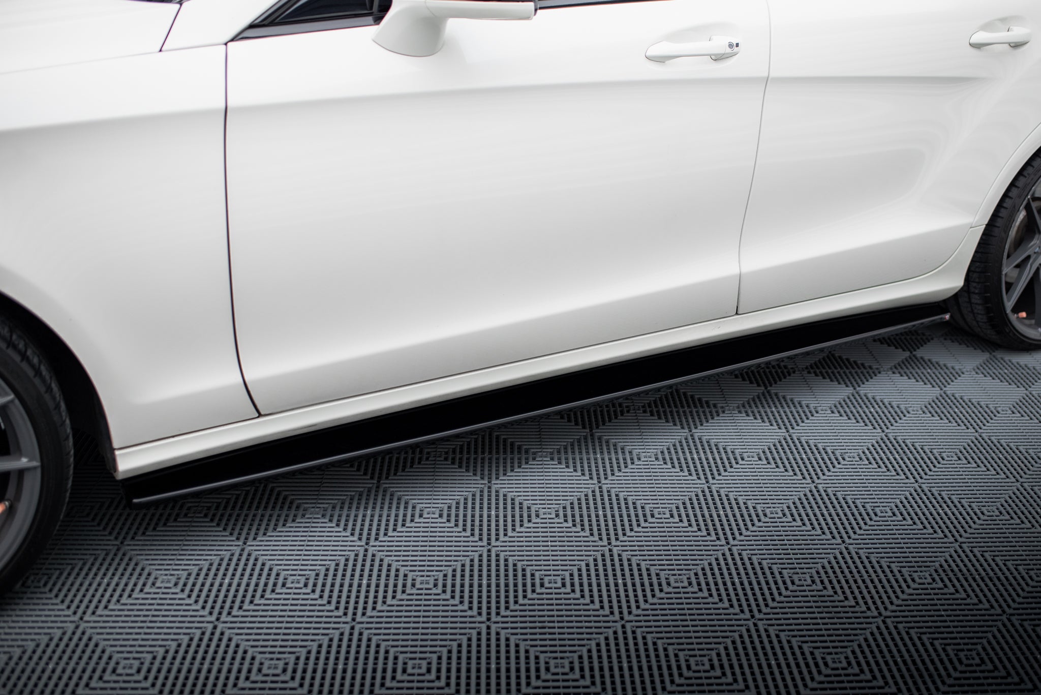 Maxton Side Skirts - Mercedes CLS C 218