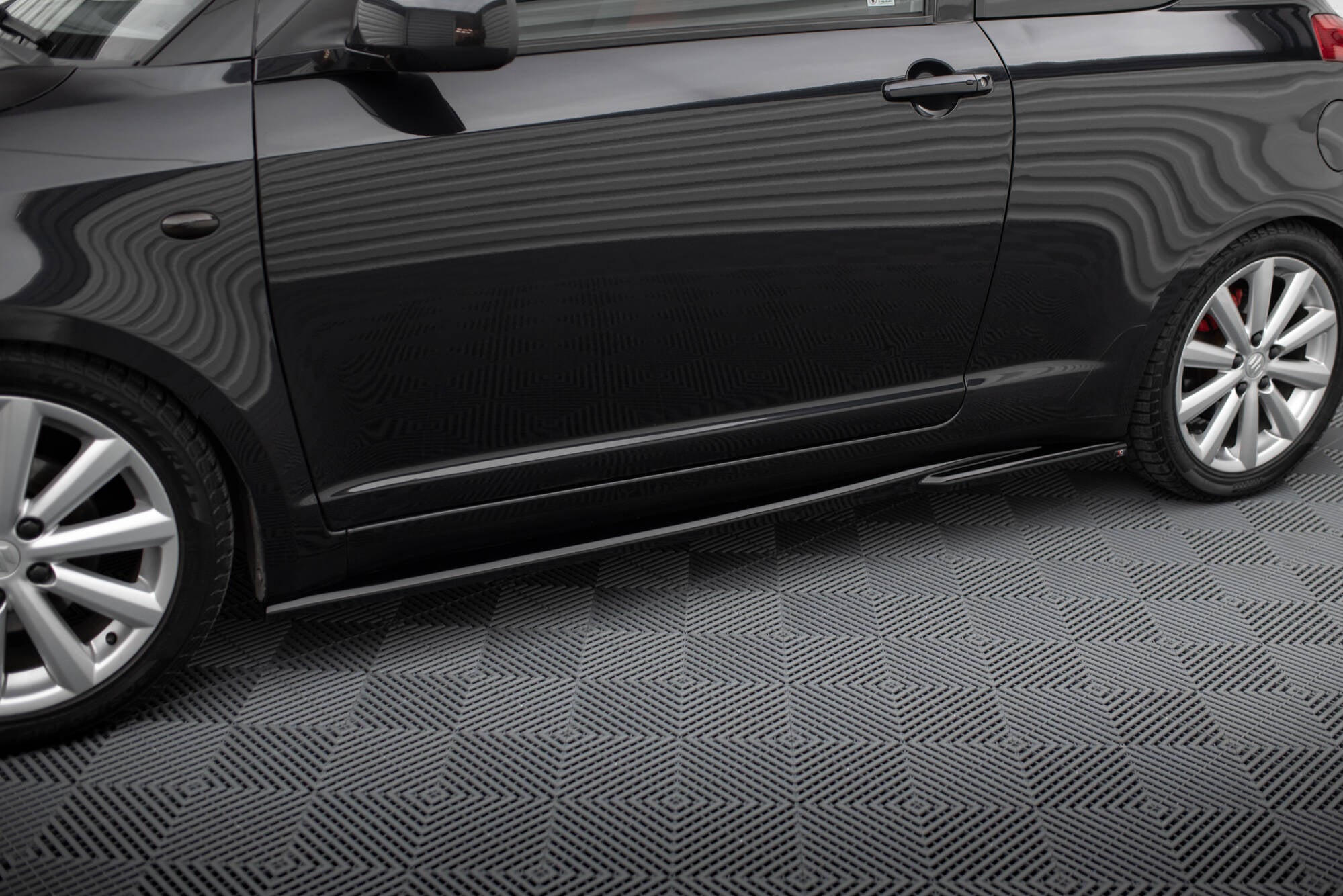 Maxton Side Skirts - Suzuki Swift Mk3