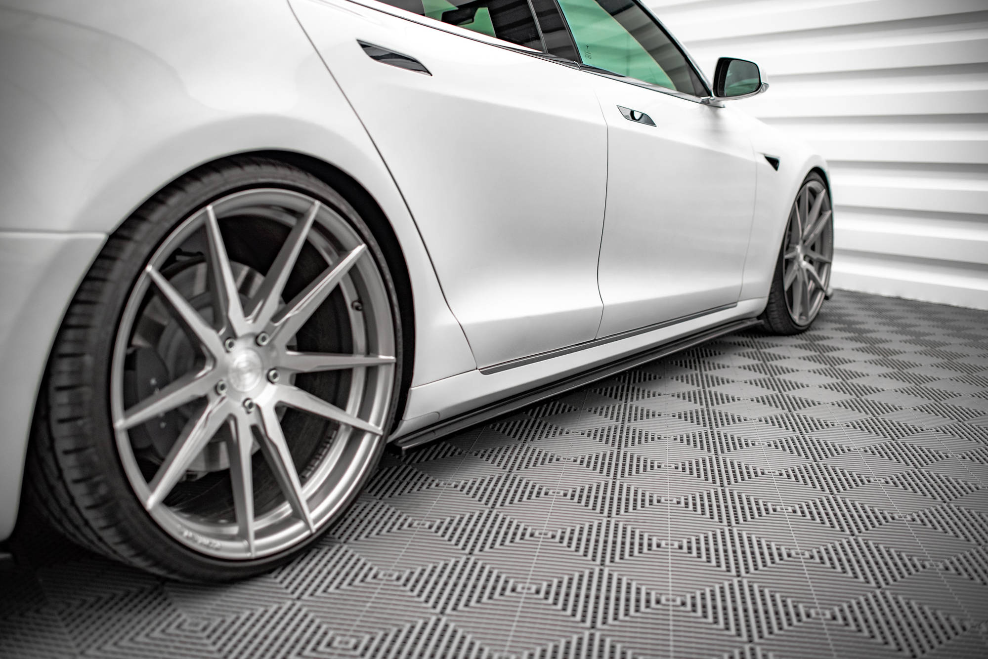 Maxton Side Skirts - Tesla Model S
