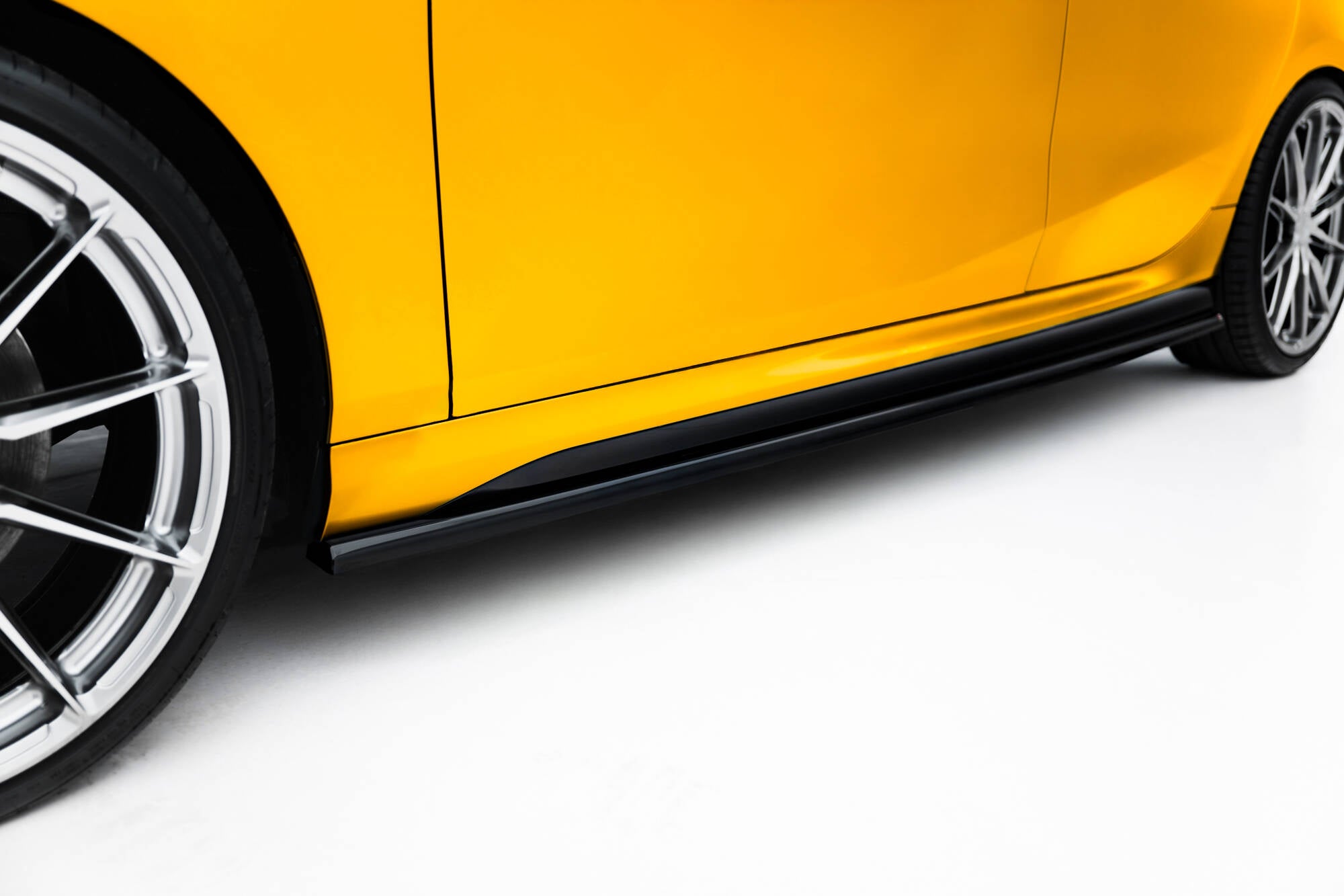 Maxton Side Skirts - BMW Seria 1 F70 [2024-]