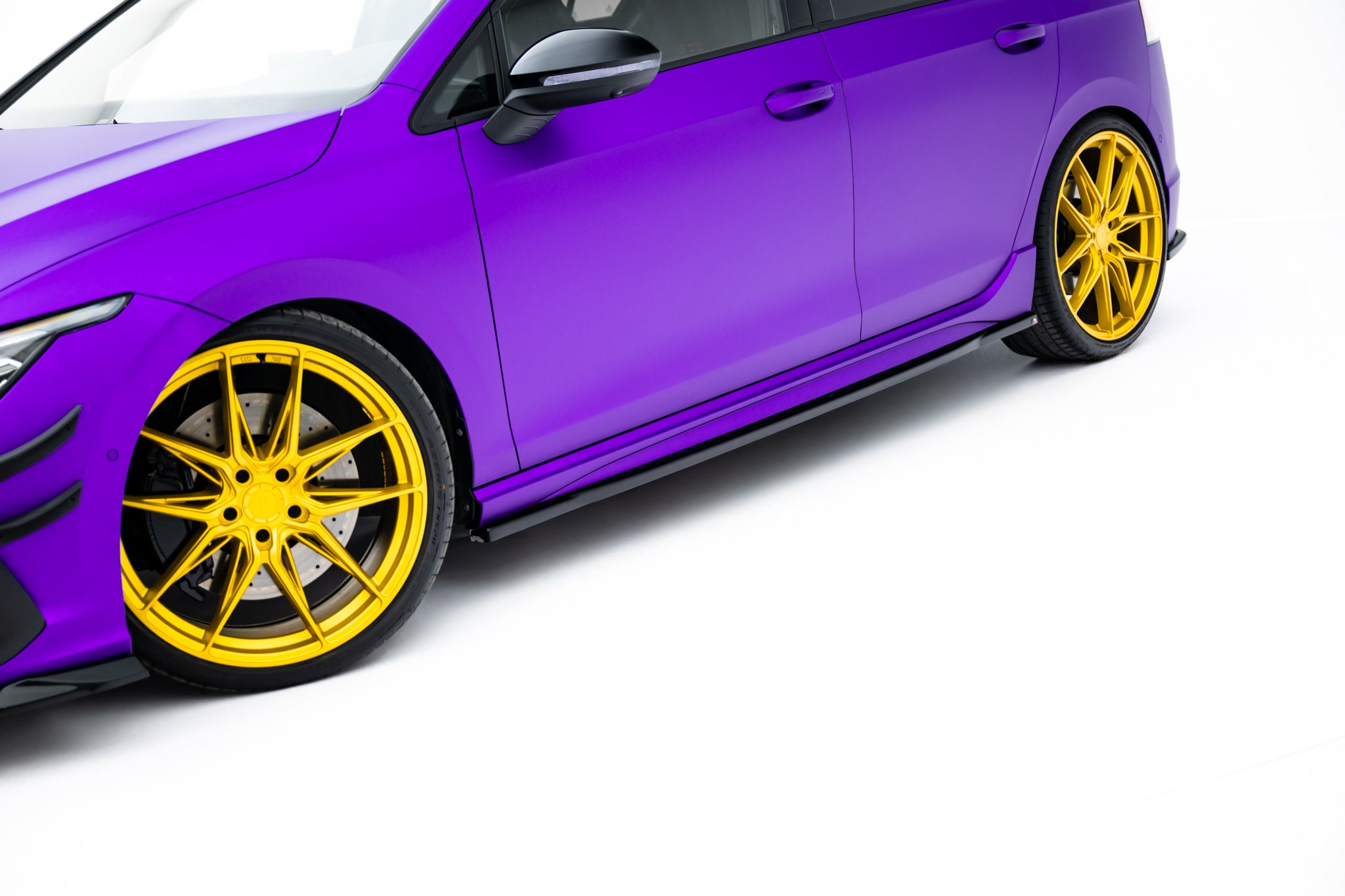Maxton Side Skirts - Volkswagen Golf R Mk8
