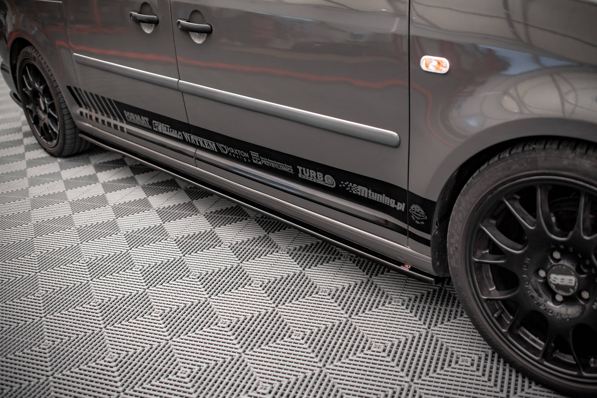 Maxton sidokjolar - Volkswagen Caddy Mk3 Facelift [2010-2015]