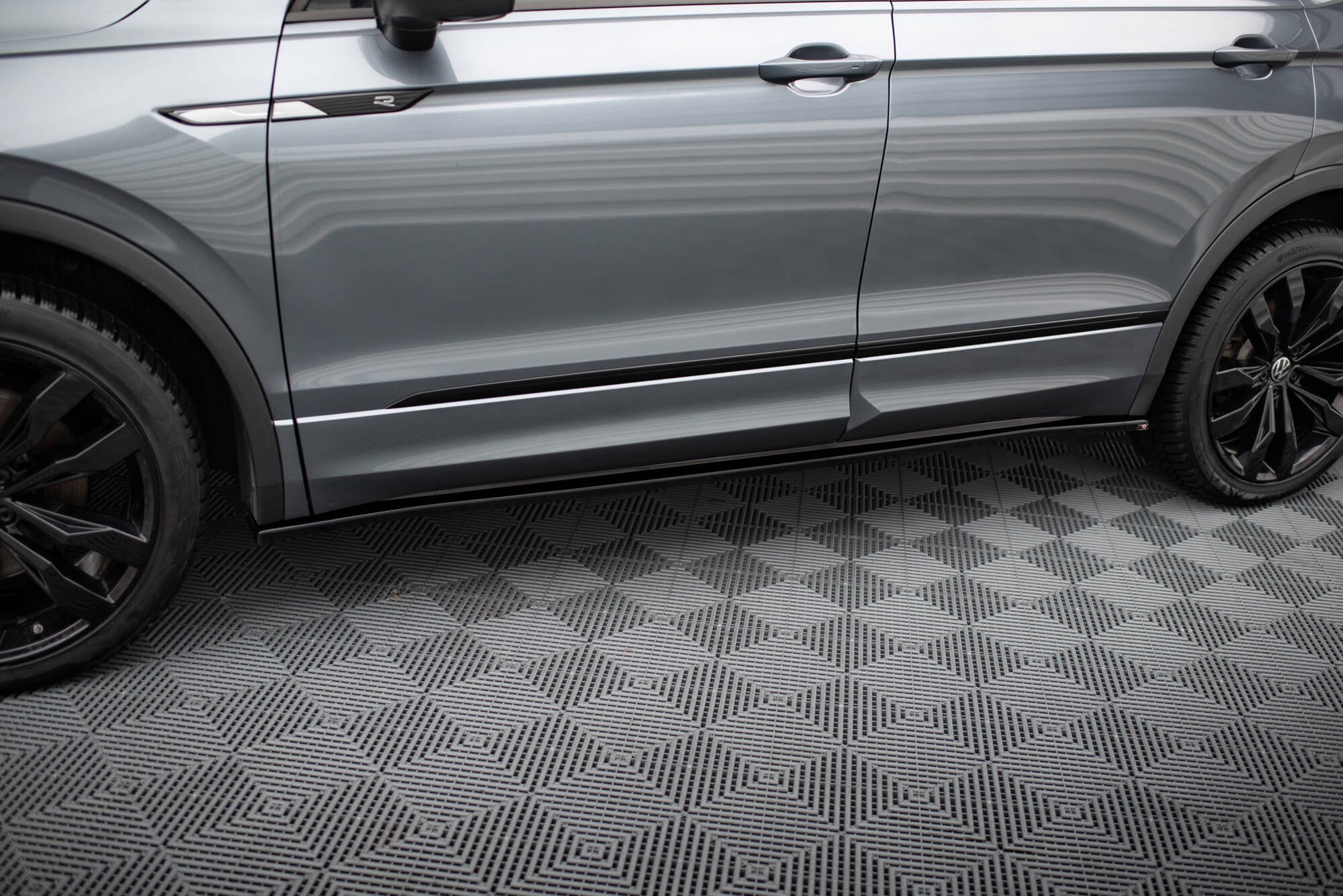 Maxton Side Skirts - Volkswagen Tiguan MK2 Standard