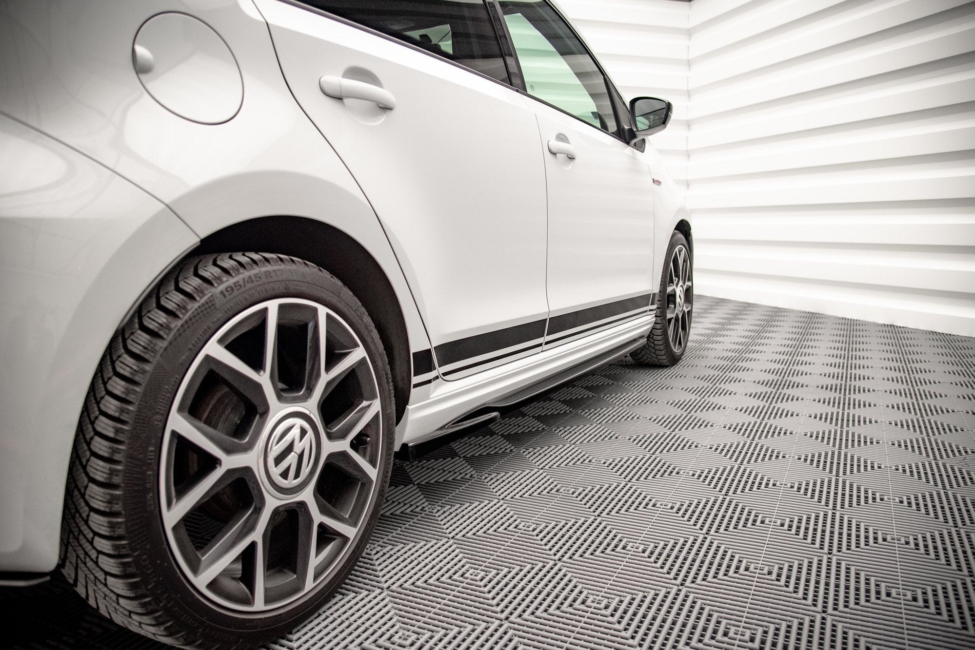 Maxton Side Skirts - Volkswagen UP GTI