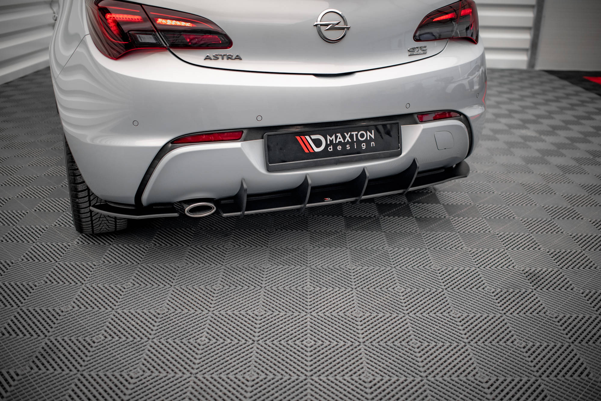 Maxton Diffuser - Opel Astra J (Mk4)